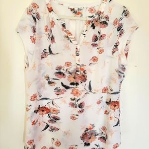 Beautiful short-sleeved blouse